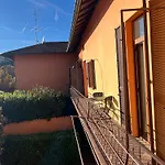 Elegante Corte Con Giardino A 5 Minuti Dal Angera