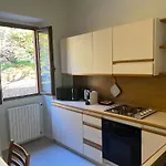Daire Elegante Corte Con Giardino A 5 Minuti Dal Angera
