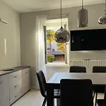 Elegante Corte Con Giardino A 5 Minuti Dal Daire Angera