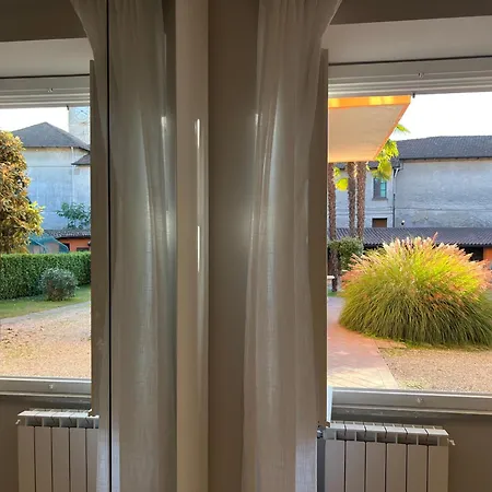 Daire Elegante Corte Con Giardino A 5 Minuti Dal Angera