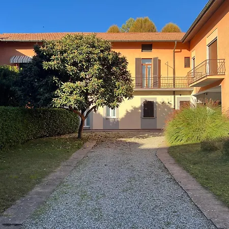 Daire Elegante Corte Con Giardino A 5 Minuti Dal *
