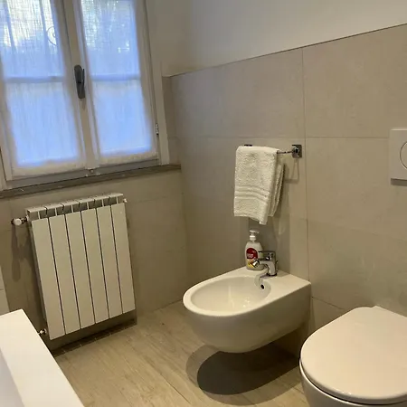 Daire Elegante Corte Con Giardino A 5 Minuti Dal Angera