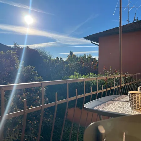 Elegante Corte Con Giardino A 5 Minuti Dal * Angera