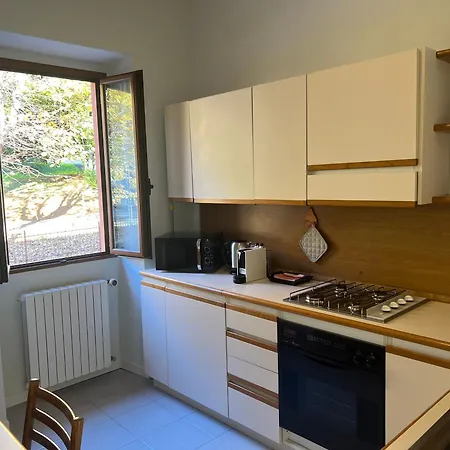 Lägenhet Elegante Corte Con Giardino A 5 Minuti Dal Angera