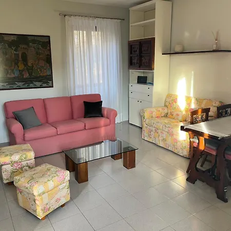Elegante Corte Con Giardino A 5 Minuti Dal Lägenhet Angera